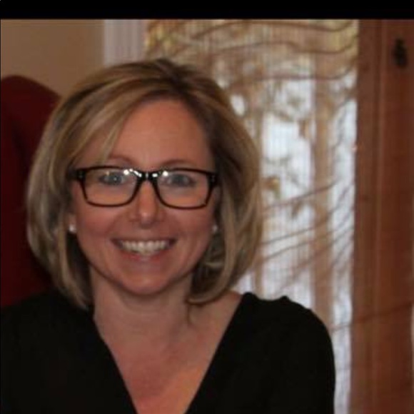 Meet your Posher, Christie - Picture 2 of 2